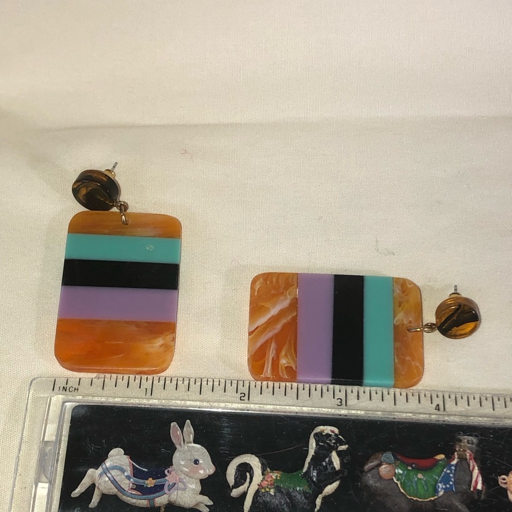 Modernist 60s Mod Chic Lucite Earrings - Picture 10 of 11